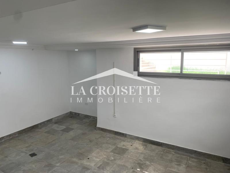 Villa S+4 avec chambre de service à La Soukra