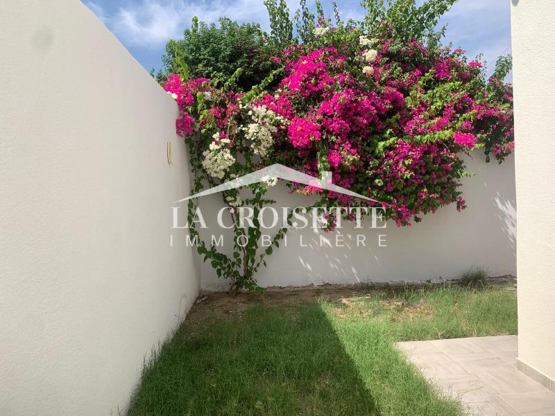 Villa S+4 avec chambre de service à La Soukra
