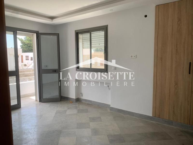 Villa S+4 avec chambre de service à La Soukra