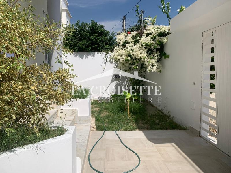 Villa S+4 avec chambre se service à La Soukra