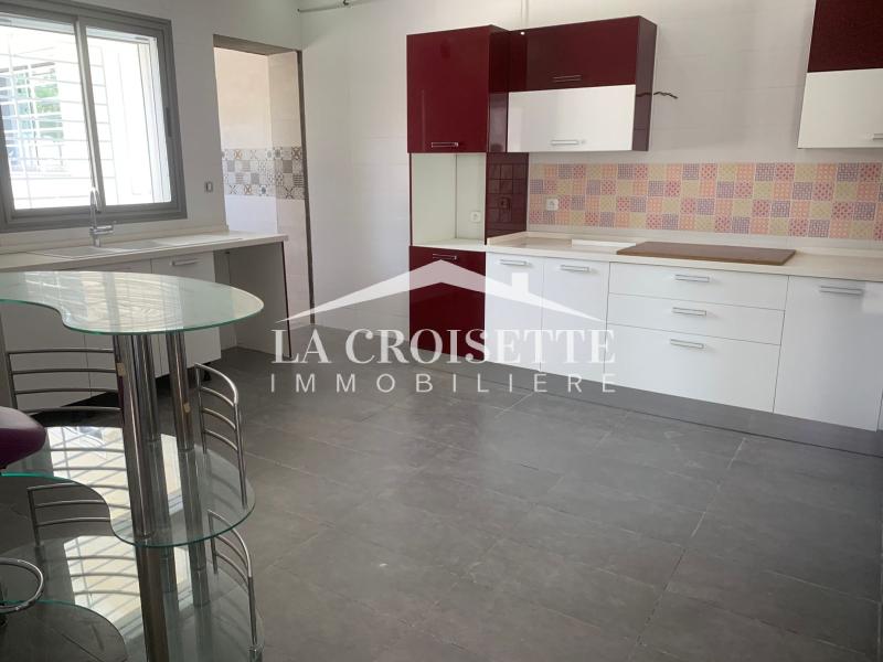 Villa S+4 avec chambre de service à La Soukra