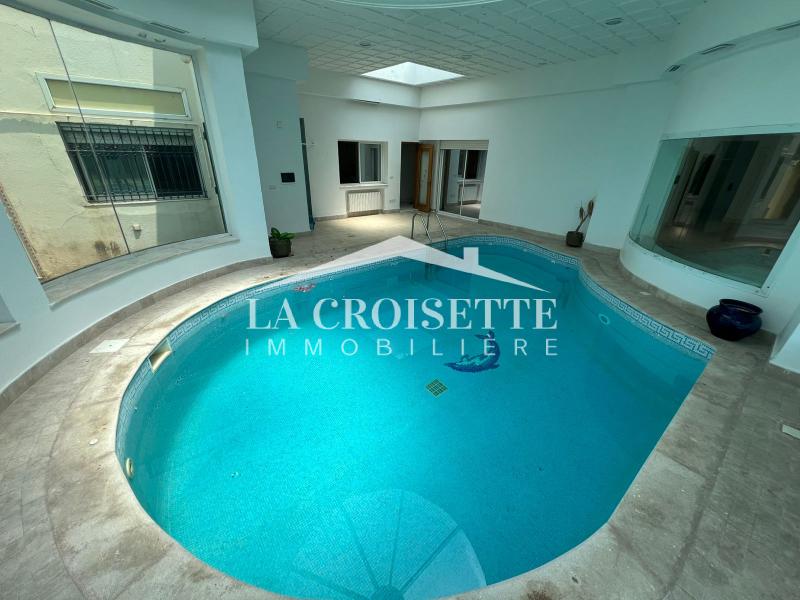 Villa S+6 avec piscine couverte à L'aouina