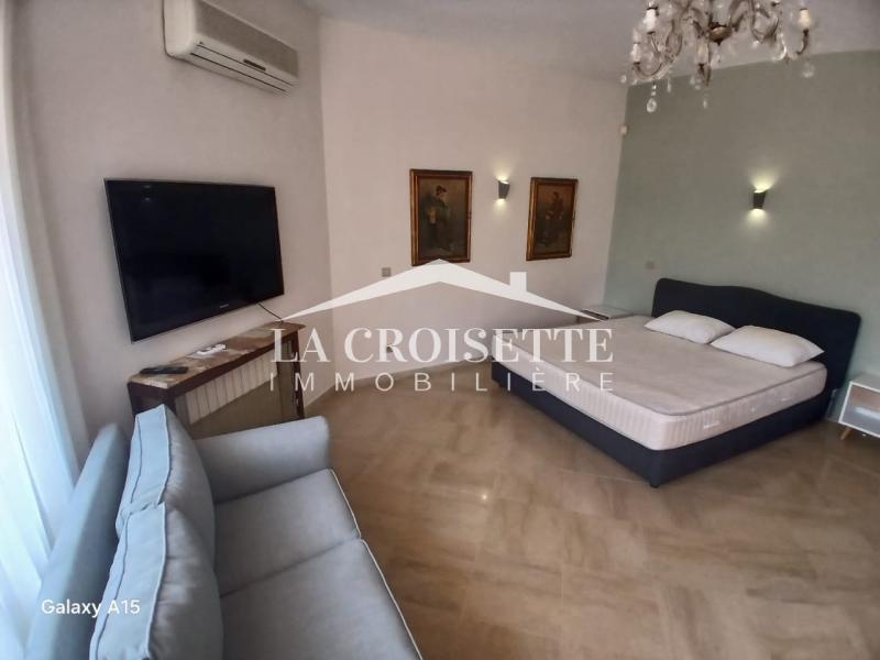 Villa S+5 avec piscine à La Soukra