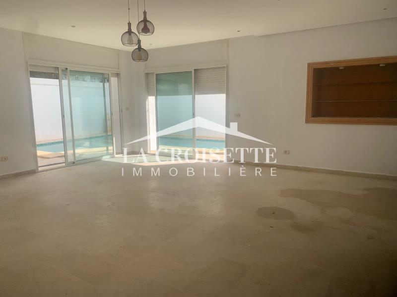Villa S+3 avec piscine à Ain Zaghouan Nord