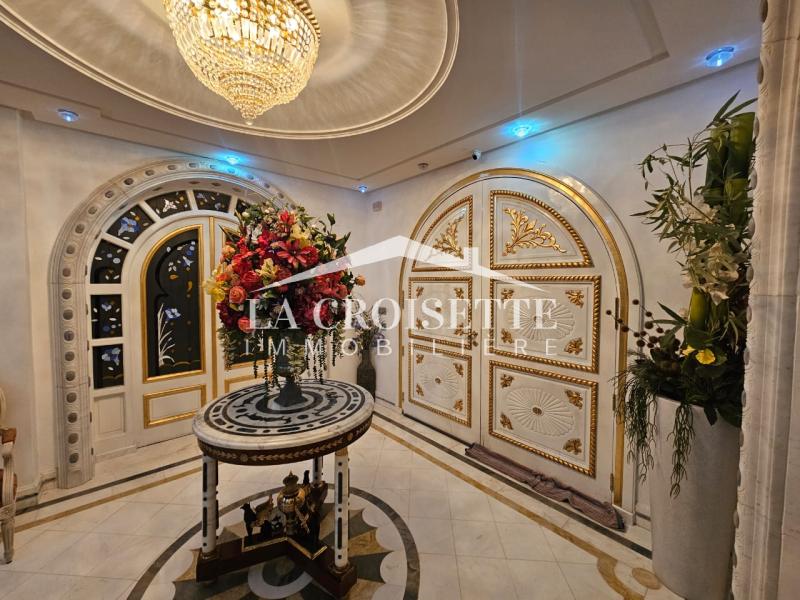 Villa de maître S+5 à La Soukra
