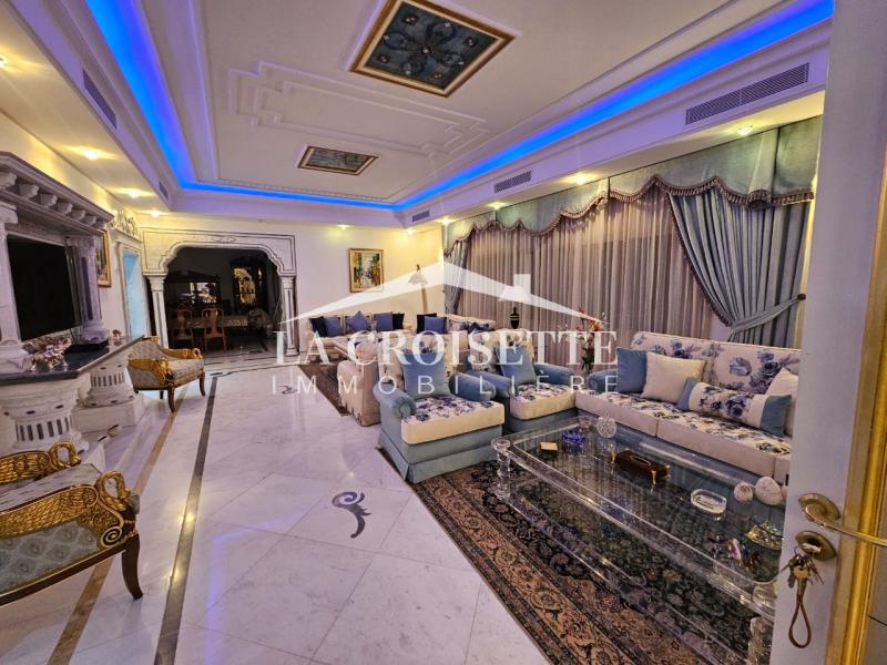 Villa de maître S+5 à La Soukra