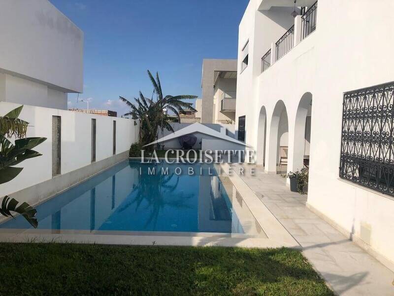 Villa S+4 avec piscine à La Soukra