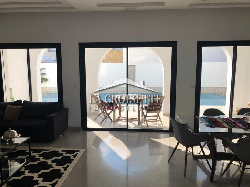 Villa S+4 avec piscine à La Soukra