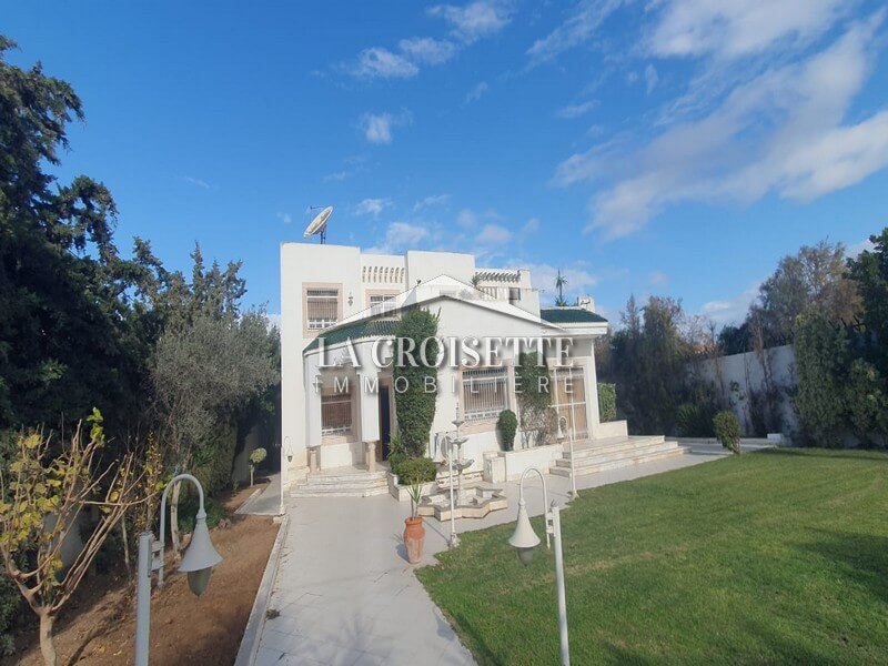 Villa S+5 à La Soukra